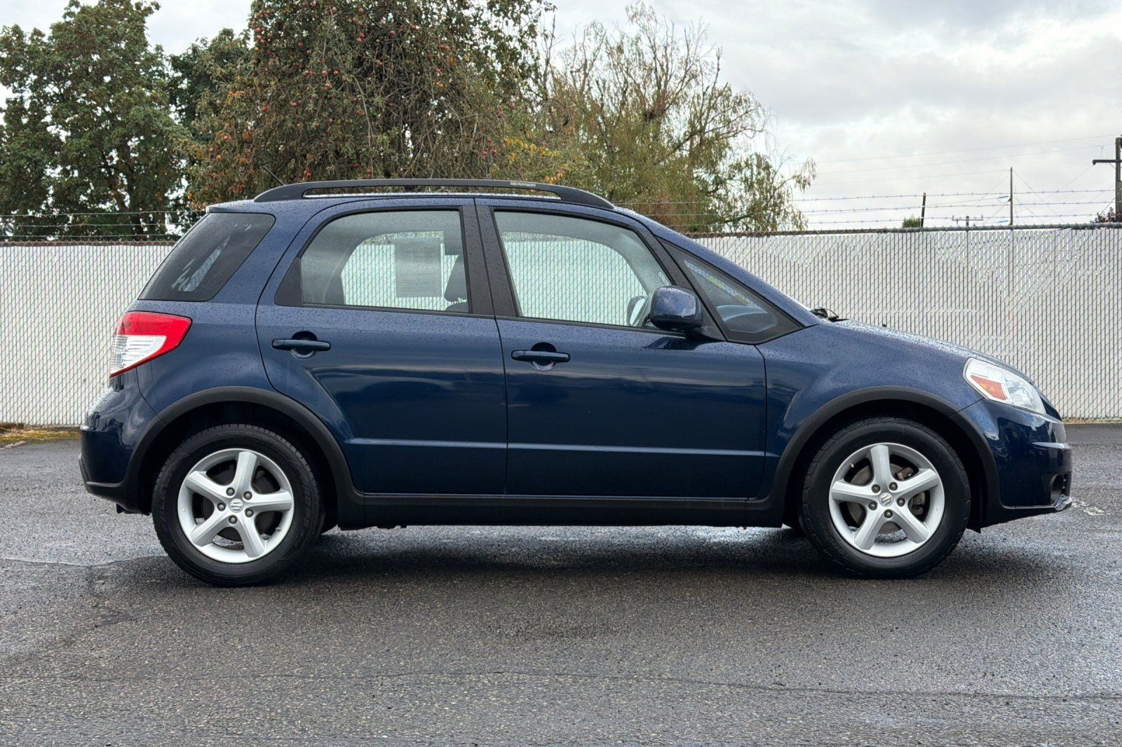 Used 2008 Suzuki SX4 Hatchback FWD image 3