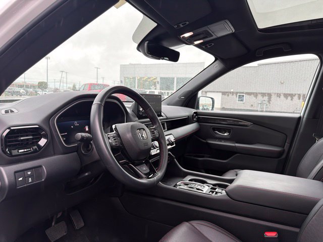 Used 2025 Honda Pilot Black Edition image 15
