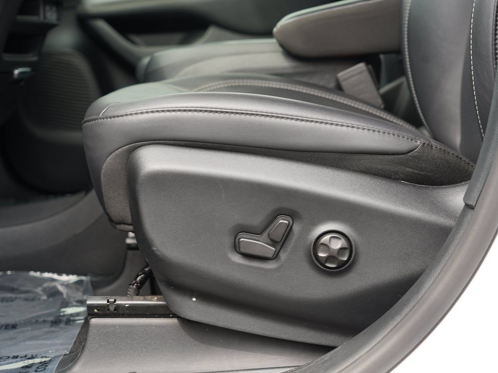 Used 2025 Chrysler Pacifica Select FWD image 15