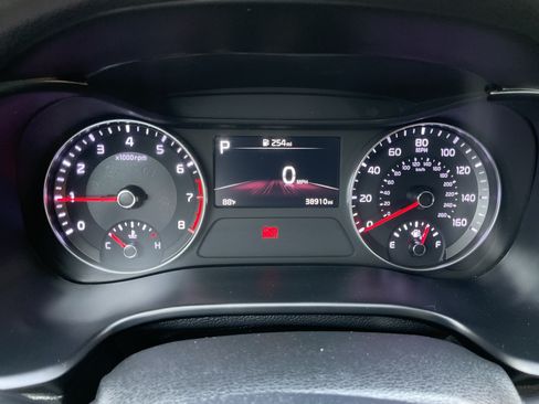 Used 2024 Kia Forte LXS FWD image 11