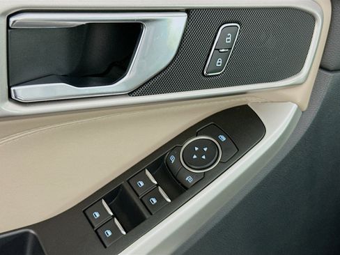 Used 2021 Ford Explorer XLT w/ Equipment Group 202A image 15