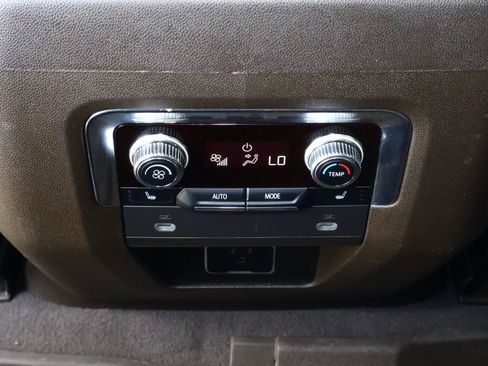 Used 2023 GMC Yukon XL SLT w/ SLT Premium Package RWD image 15