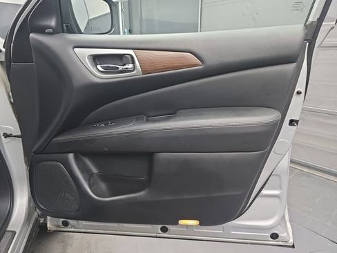 Used 2020 Nissan Pathfinder Platinum FWD image 47