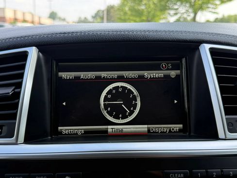 Used 2014 Mercedes-Benz GL 450 4MATIC image 32