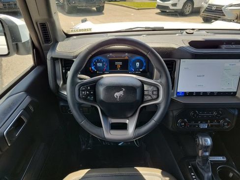 Certified 2025 Ford Bronco Outer Banks AWD/4WD image 11
