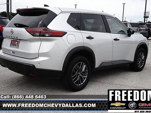 Used 2024 Nissan Rogue S FWD image 39