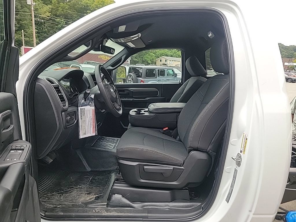 New 2026 RAM 5500 Tradesman AWD/4WD image 6