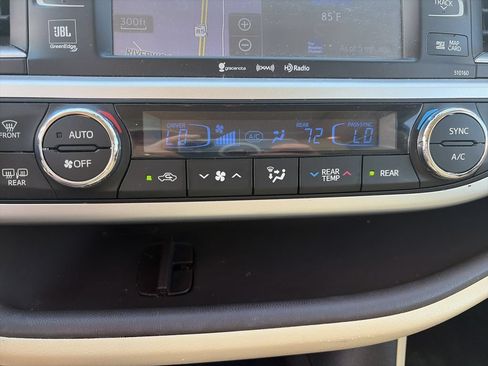 Used 2016 Toyota Highlander Limited w/ Driver Technology Package FWD image 25
