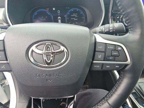 Used 2023 Toyota Highlander Platinum image 12
