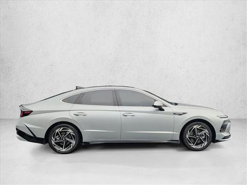 Used 2025 Hyundai Sonata SEL FWD image 4