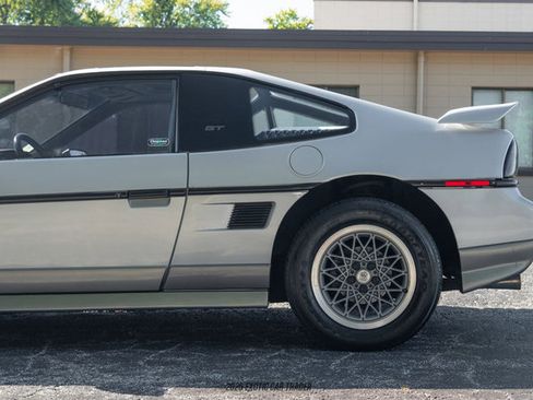Used 1986 Pontiac Fiero GT image 5