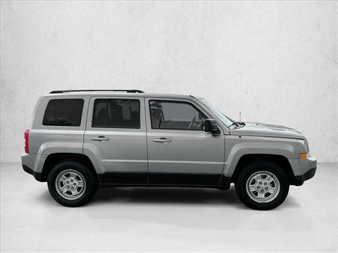 Used 2016 Jeep Patriot Sport w/ Power Value Group FWD image 4