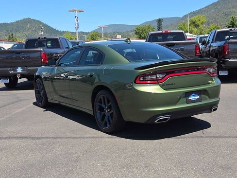 Used 2022 Dodge Charger SXT w/ Plus Group RWD image 12