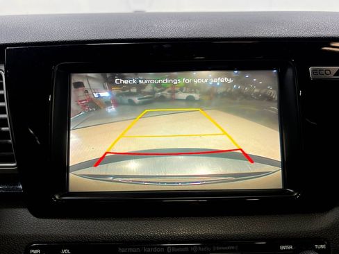 Used 2018 Kia Niro Touring FWD image 12