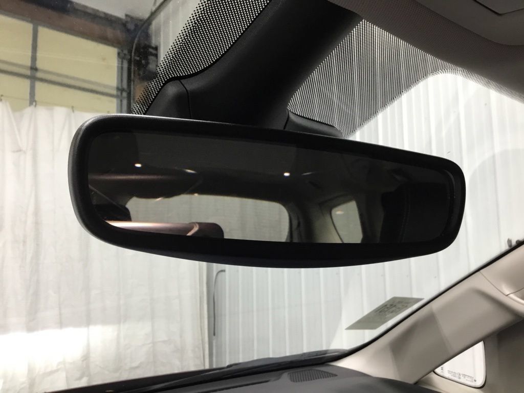 Used 2023 Chrysler Pacifica Touring-L AWD/4WD image 18
