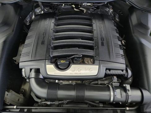 Used 2018 Porsche Cayenne Platinum Edition AWD/4WD image 33