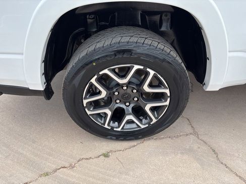 Certified 2025 RAM 1500 Laramie AWD/4WD image 10