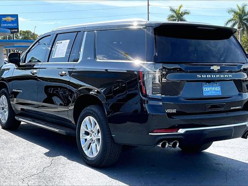 Used 2025 Chevrolet Suburban Premier image 3