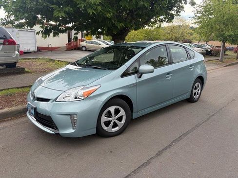 Used 2015 Toyota Prius Two image 2