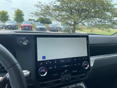 Used 2024 Lexus GX 550 w/ Accessory Package (Z1) AWD/4WD image 30