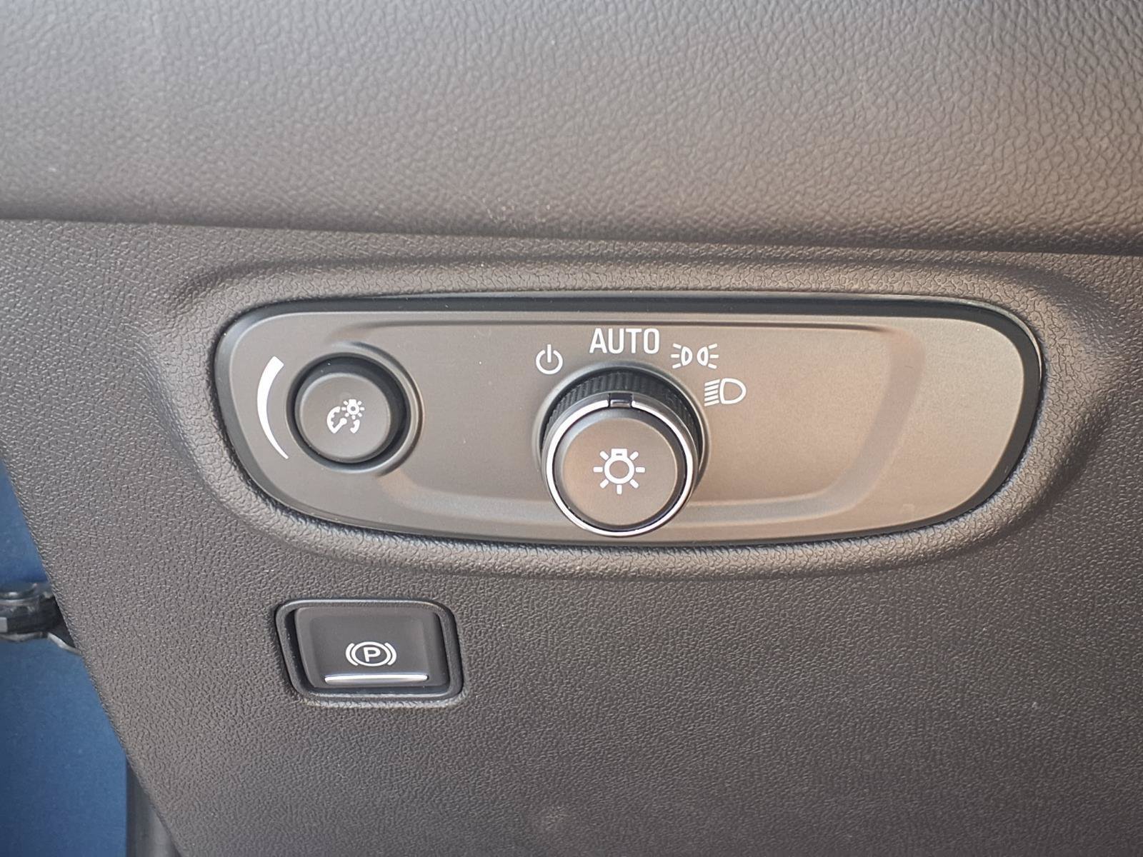 Used 2024 GMC Terrain SLE FWD image 21
