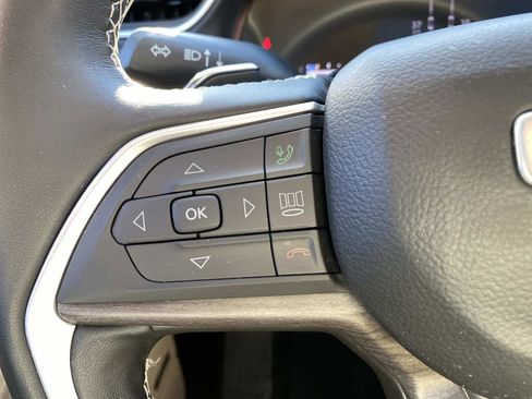 Used 2022 Jeep Grand Cherokee Limited image 20