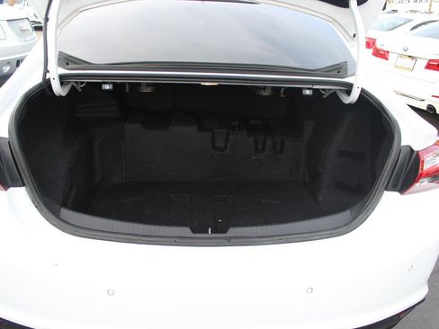 Used 2019 Chevrolet Malibu Hybrid w/ Leather Package FWD image 19