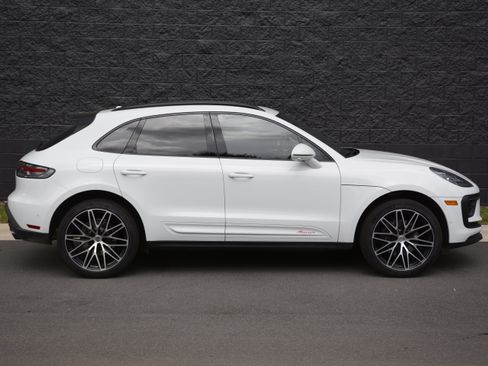 Certified 2026 Porsche Macan AWD/4WD image 8