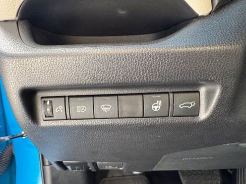 Used 2021 Toyota RAV4 XLE Premium AWD/4WD image 28