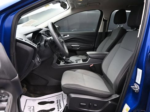 Used 2017 Ford Escape SE w/ Equipment Group 201A FWD image 9