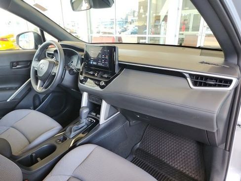 Used 2024 Toyota Corolla Cross SE image 23
