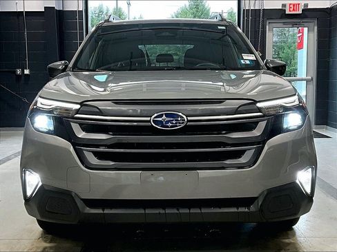 Used 2025 Subaru Forester Premium image 2