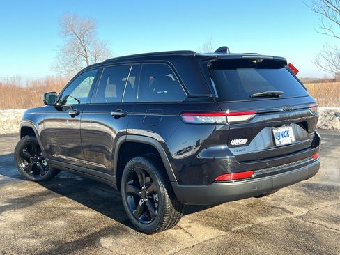 Used 2024 Jeep Grand Cherokee Limited w/ Luxury Tech Group II image 2