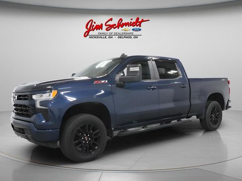 Used 2022 Chevrolet Silverado 1500 RST w/ Convenience Package II AWD/4WD image 2