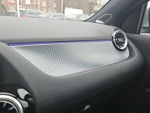 Certified 2025 Mercedes-Benz GLA 250 4MATIC image 30