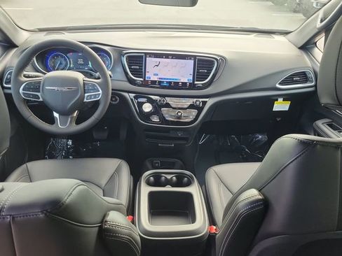 New 2026 Chrysler Voyager LX image 12