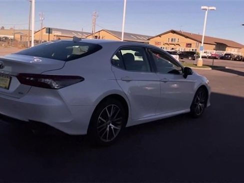 Used 2024 Toyota Camry XLE image 9