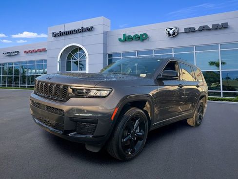 New 2025 Jeep Grand Cherokee L Altitude RWD image 3