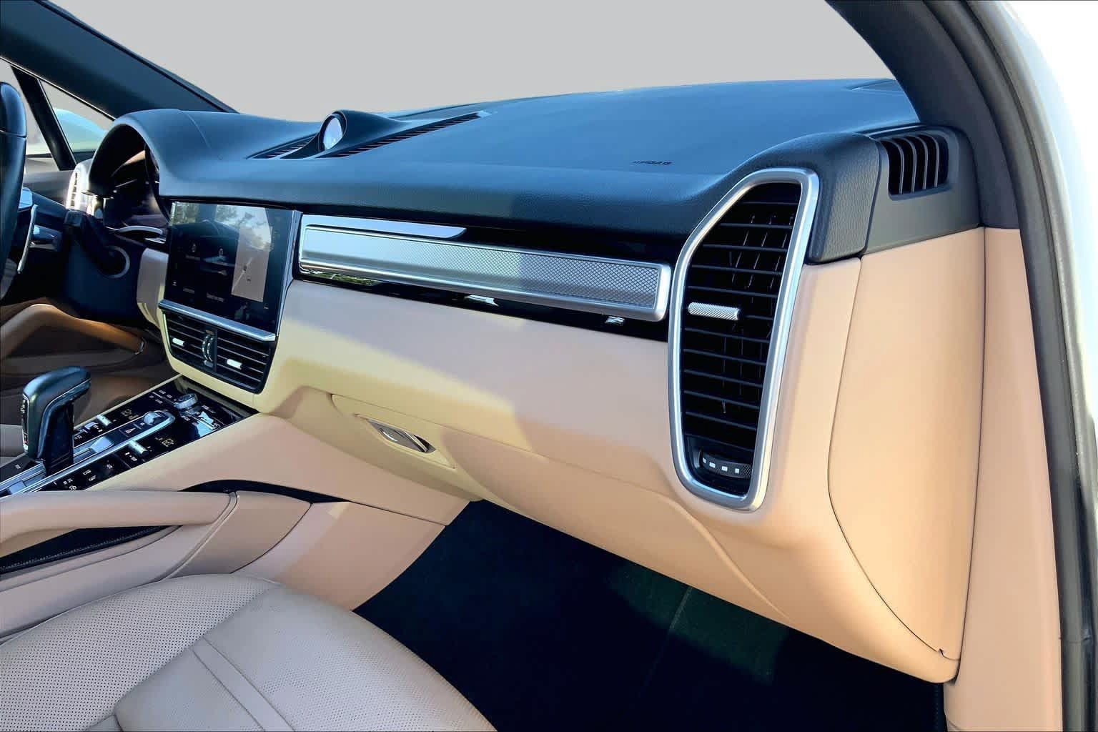 Used 2022 Porsche Cayenne Platinum Edition AWD/4WD image 19