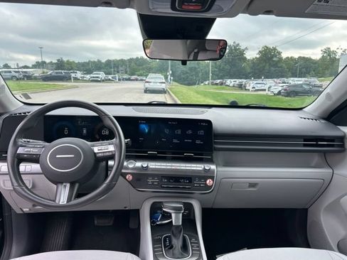 Used 2025 Hyundai Kona SEL FWD image 5