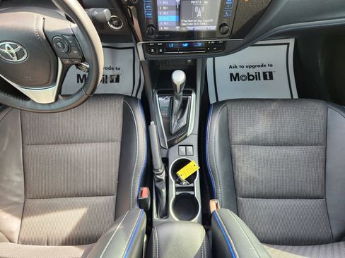 Used 2017 Toyota Corolla SE w/ SE Premium Package FWD image 17