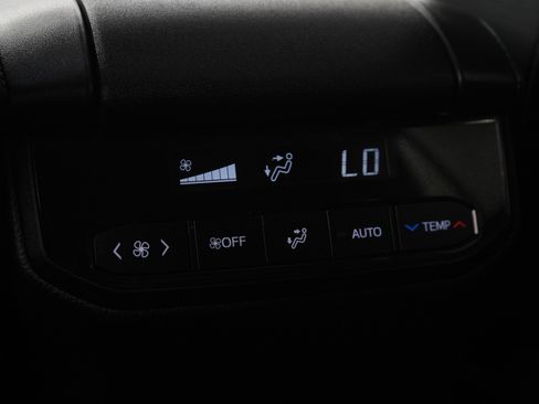 Used 2024 Toyota Highlander Limited AWD/4WD image 22