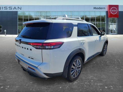 Certified 2024 Nissan Pathfinder SL w/ SL Premium Package image 5