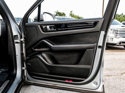 Used 2021 Porsche Cayenne image 48