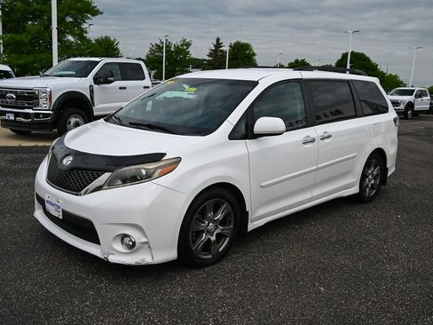 Used 2017 Toyota Sienna SE FWD image 9