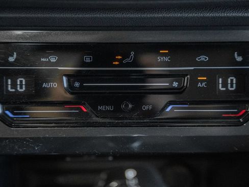 Used 2024 Volkswagen Tiguan SE AWD/4WD image 22
