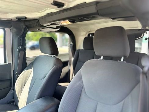 Used 2017 Jeep Wrangler Sport AWD/4WD image 11