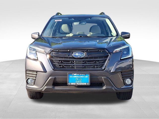 Used 2023 Subaru Forester Premium AWD/4WD image 2