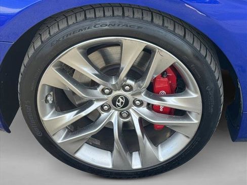 Used 2013 Hyundai Genesis 3.8 image 9