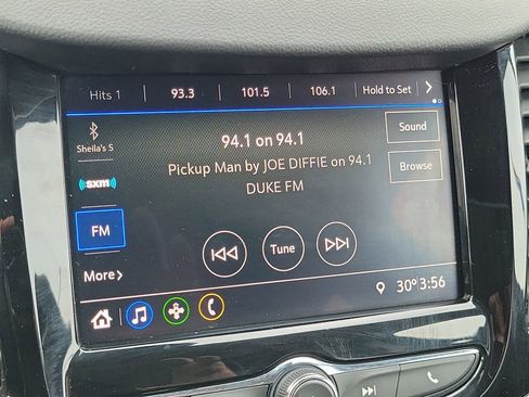 Used 2022 Chevrolet Trax LT w/ LT Convenience Package image 16